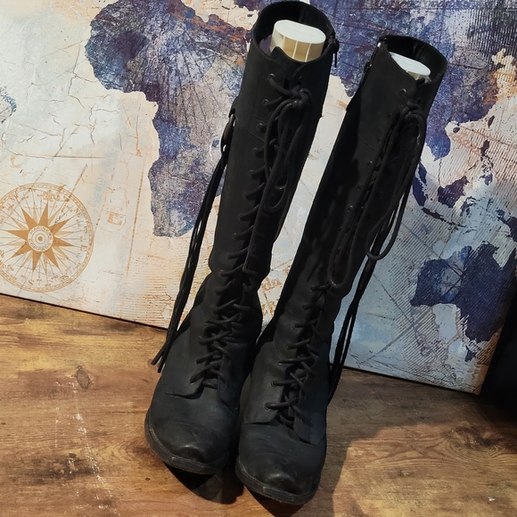 Edgy Junk Gypsy By Lane Stunning Distressed Black Leather Boots With Fringe. - Picture 2 of 16
